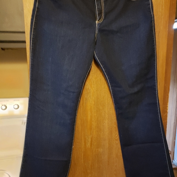 Brand New Wrangler Shilo Jeans - Picture 3 of 4